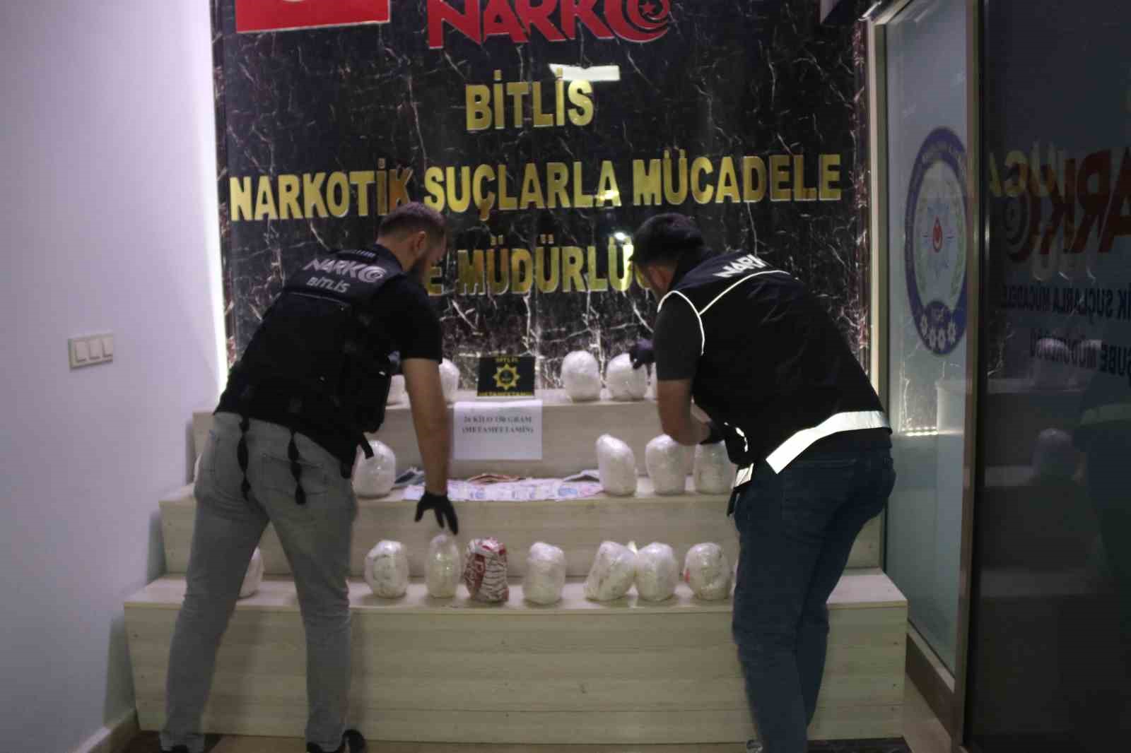 Bitlis&rsquo;te 26 kilo metanfetamin ele ge&ccedil;irildi
