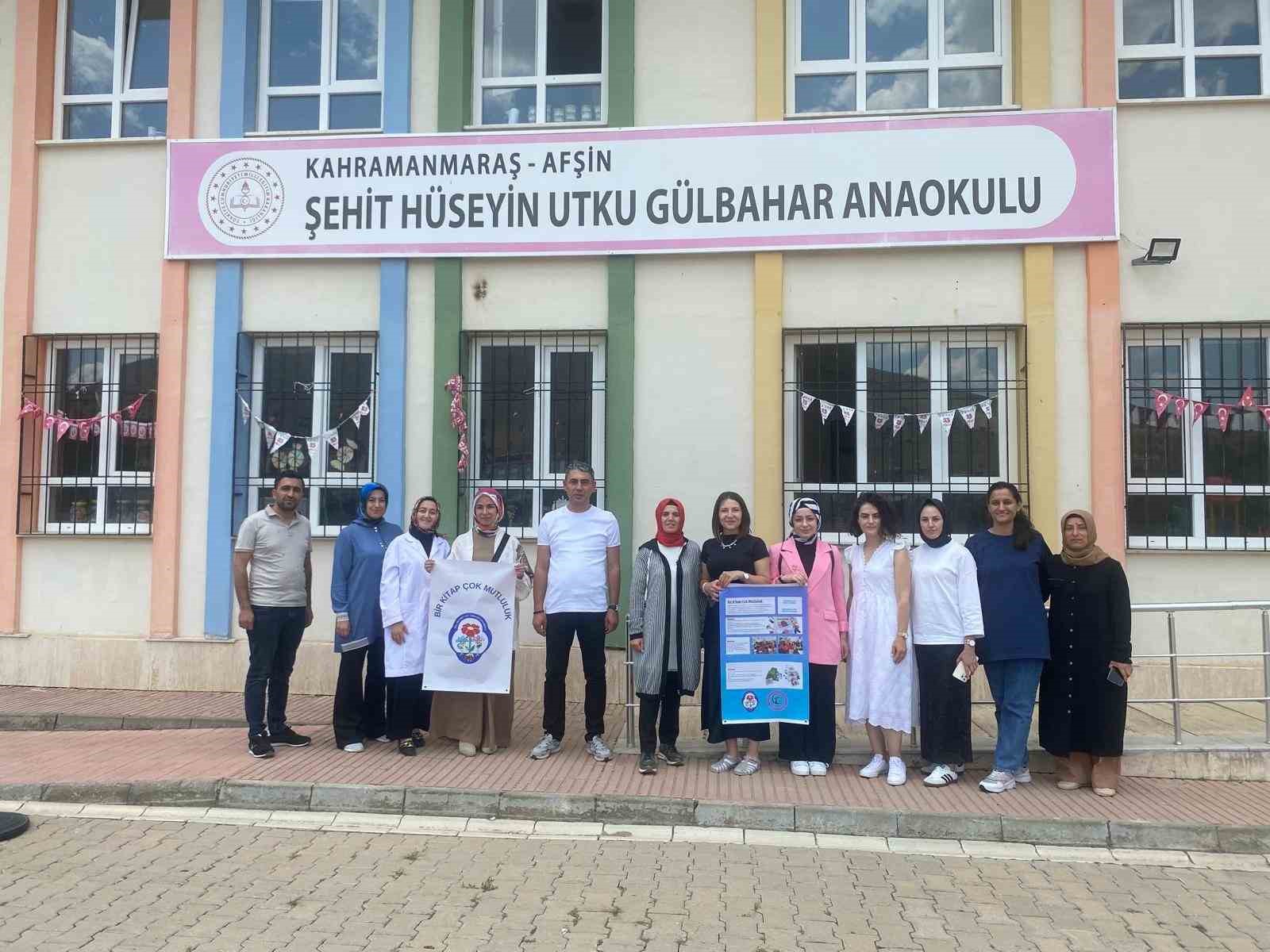 Depremzede anaokulu öğrencilerine anlamı karne hediyesi