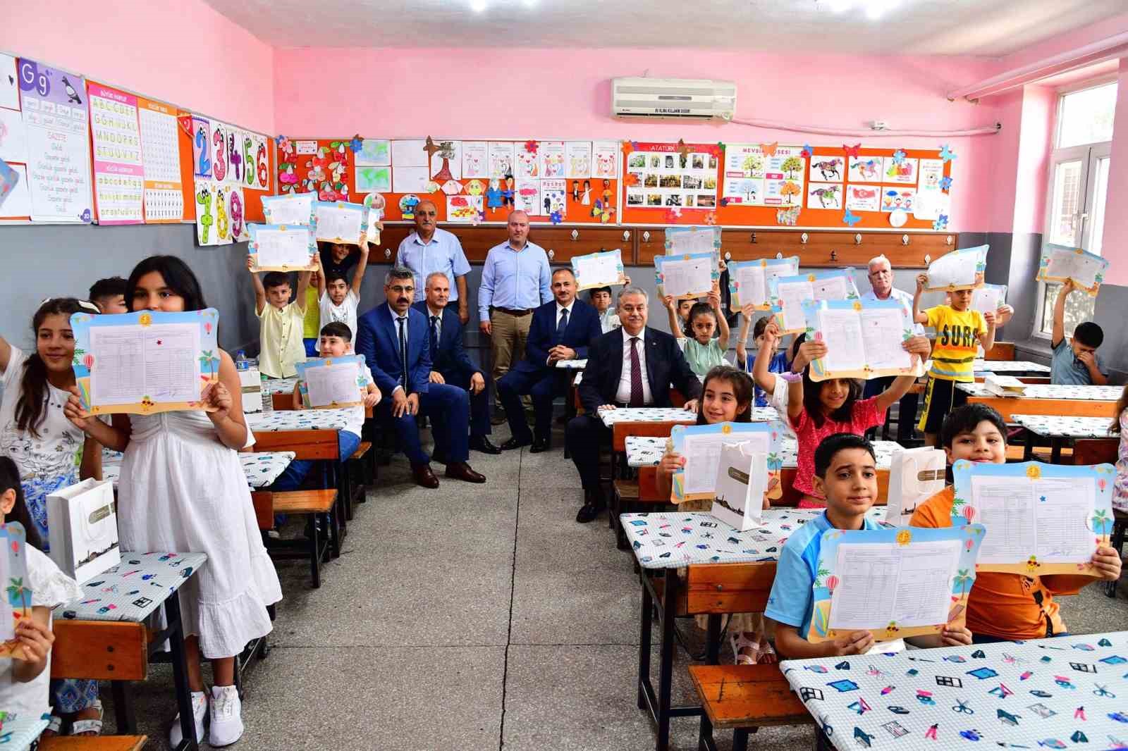 Diyarbakır&rsquo;da 483 bin 455 &ouml;ğrenci karne sevinci yaşadı
