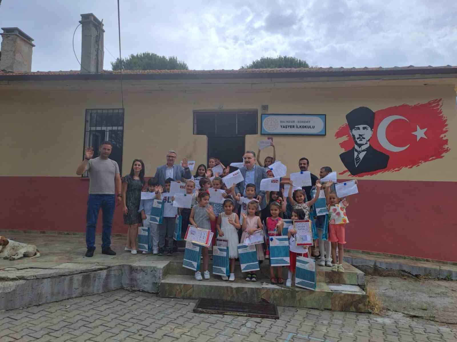 Edremit&rsquo;te 26 bin &ouml;ğrenci, karne sevinci yaşadı
