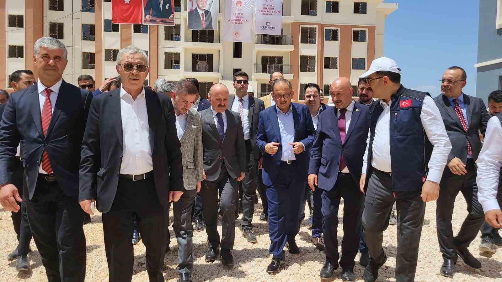 Bakan &Ouml;zhaseki: "Kalıcı deprem konutlarının tamamını 2025 sonuna kadar teslim edeceğiz"
