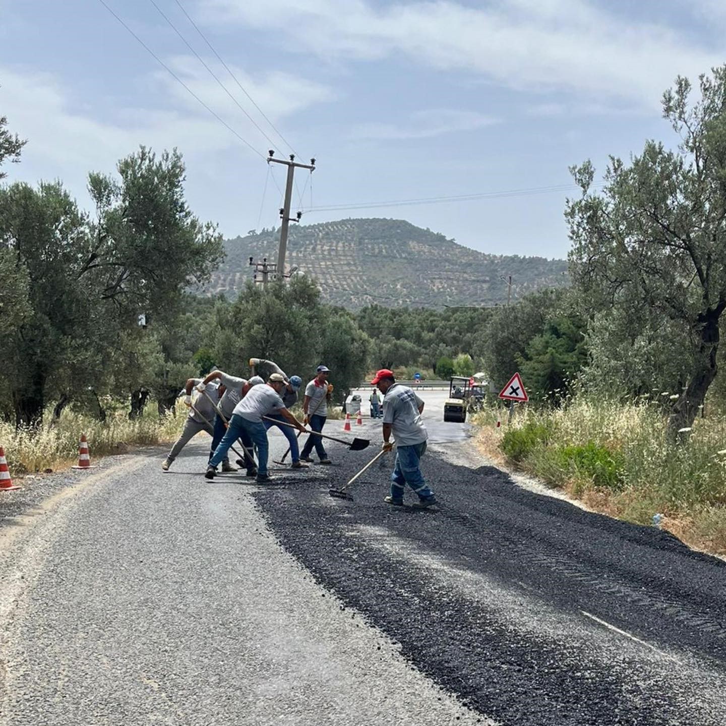 Gadana Plajı&rsquo;na giden yol, bayram &ouml;ncesinde hazır hale getirildi
