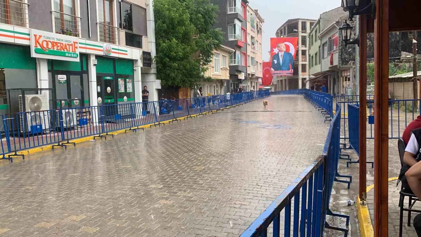 Tekirdağ&rsquo;da sağanak yağış etkili oldu
