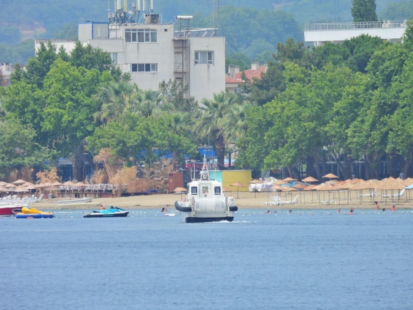 Erdek&rsquo;te tatilciler deniz kazalarına karşı uyarılıyor
