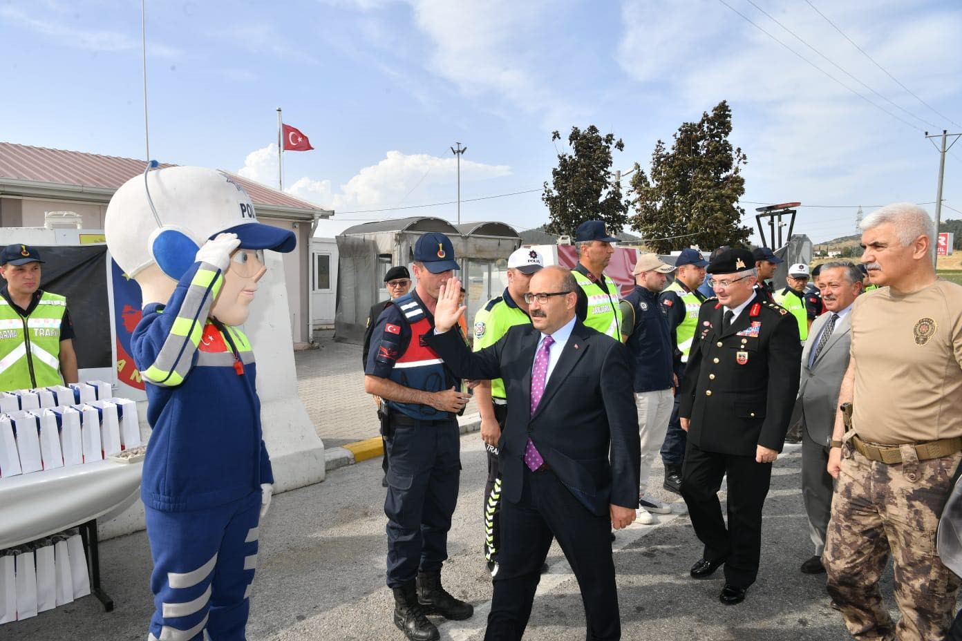Vali Ustaoğlu&rsquo;ndan bayram tatili &ouml;ncesi denetim
