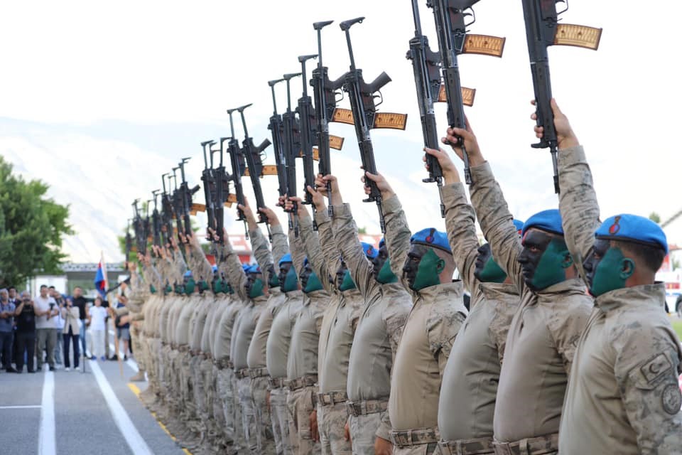 Erzincan&rsquo;da jandarma komandolar g&ouml;sterisiyle nefes kesti
