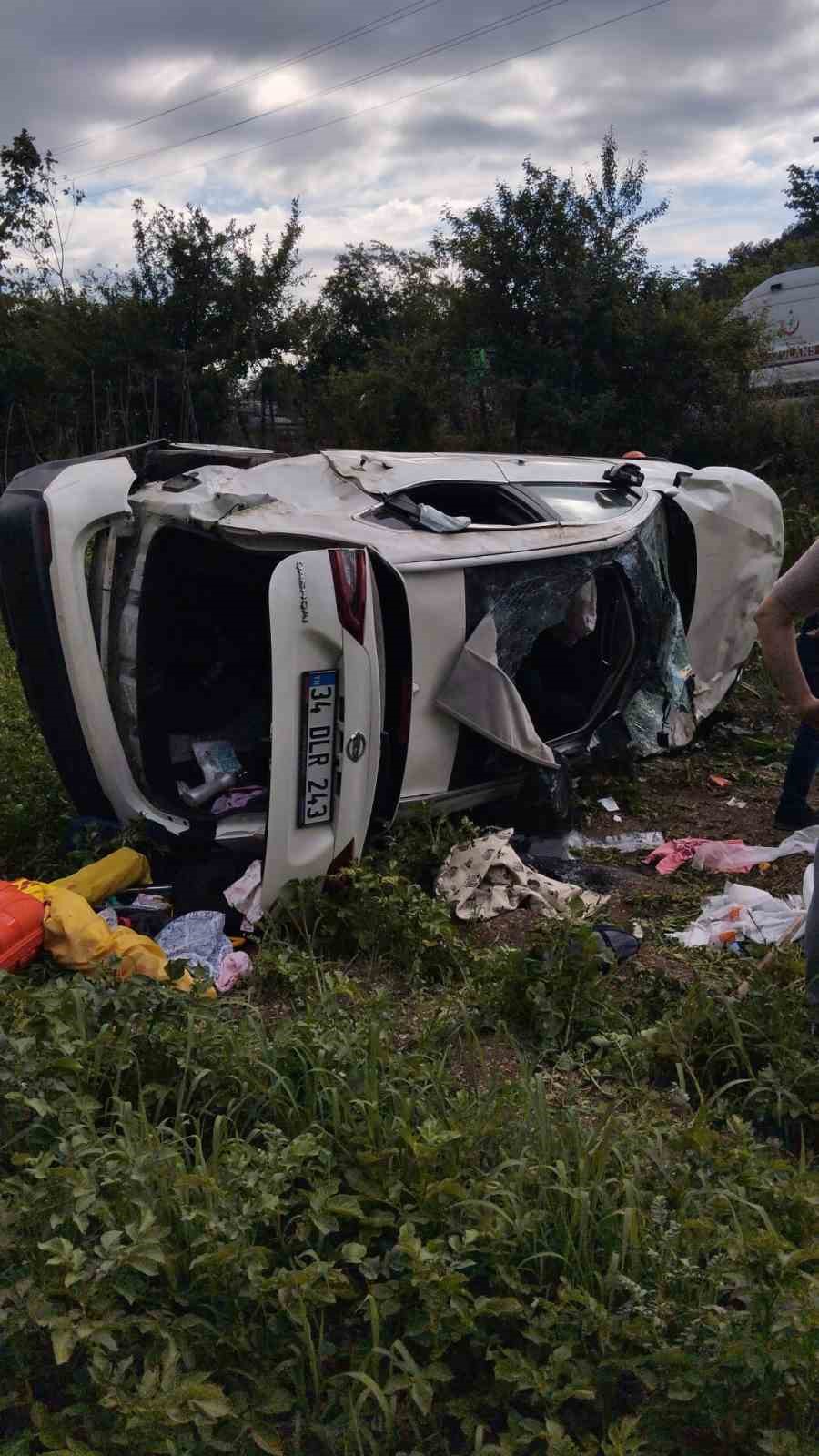 Bayram tatili için yola çıkmışlardı, kontrolden çıkan cip tarlaya uçtu: 5 yaralı 