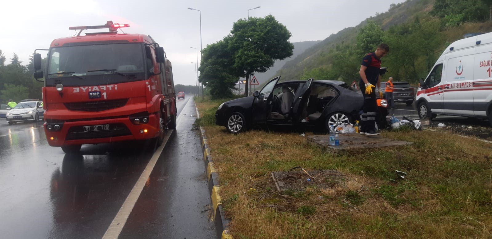 Ak&ccedil;akoca-Alaplı yolunda trafik kazası; 2 yaralı
