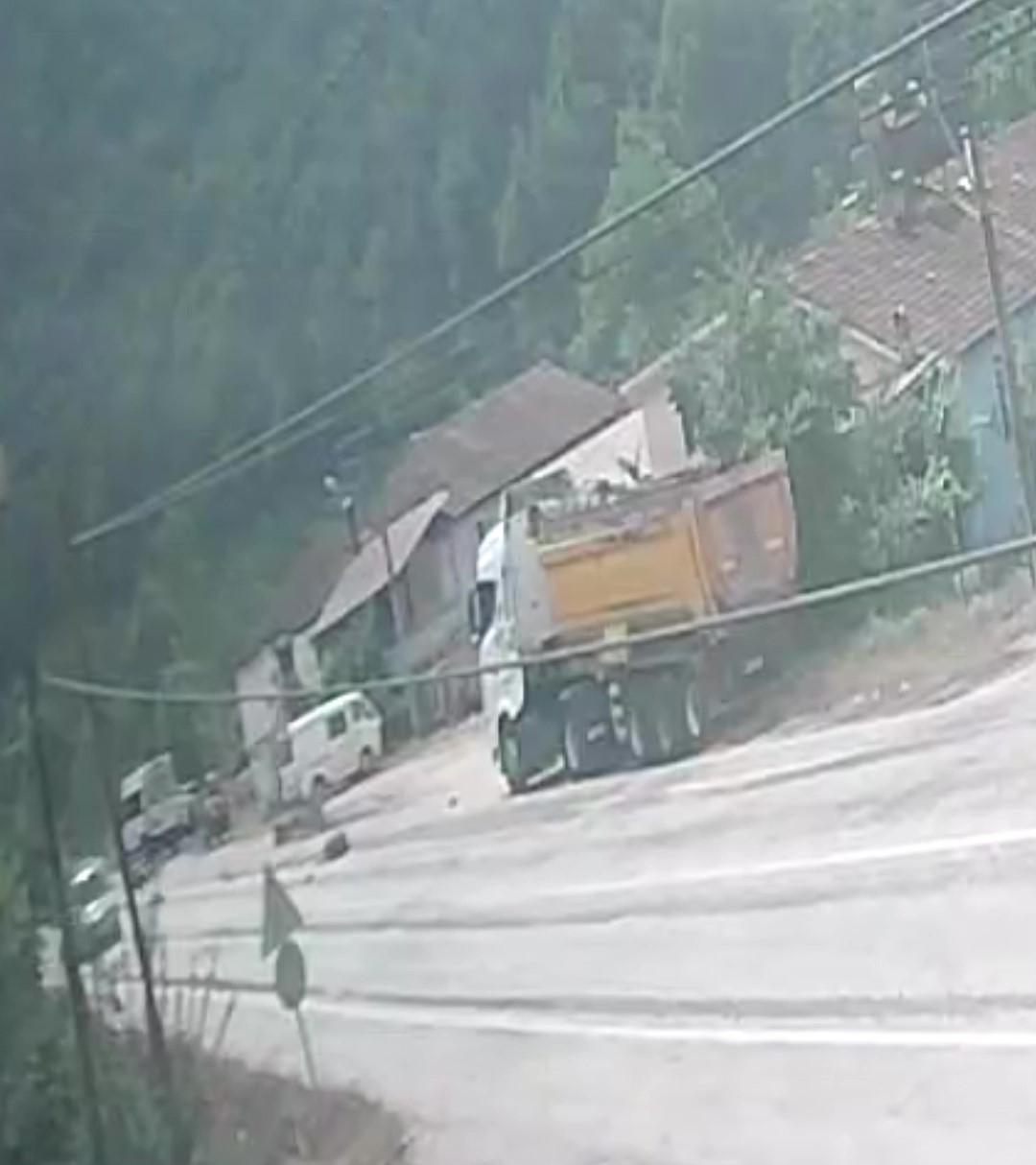 Motosiklet yayaya çarptı: 2 yaralı
