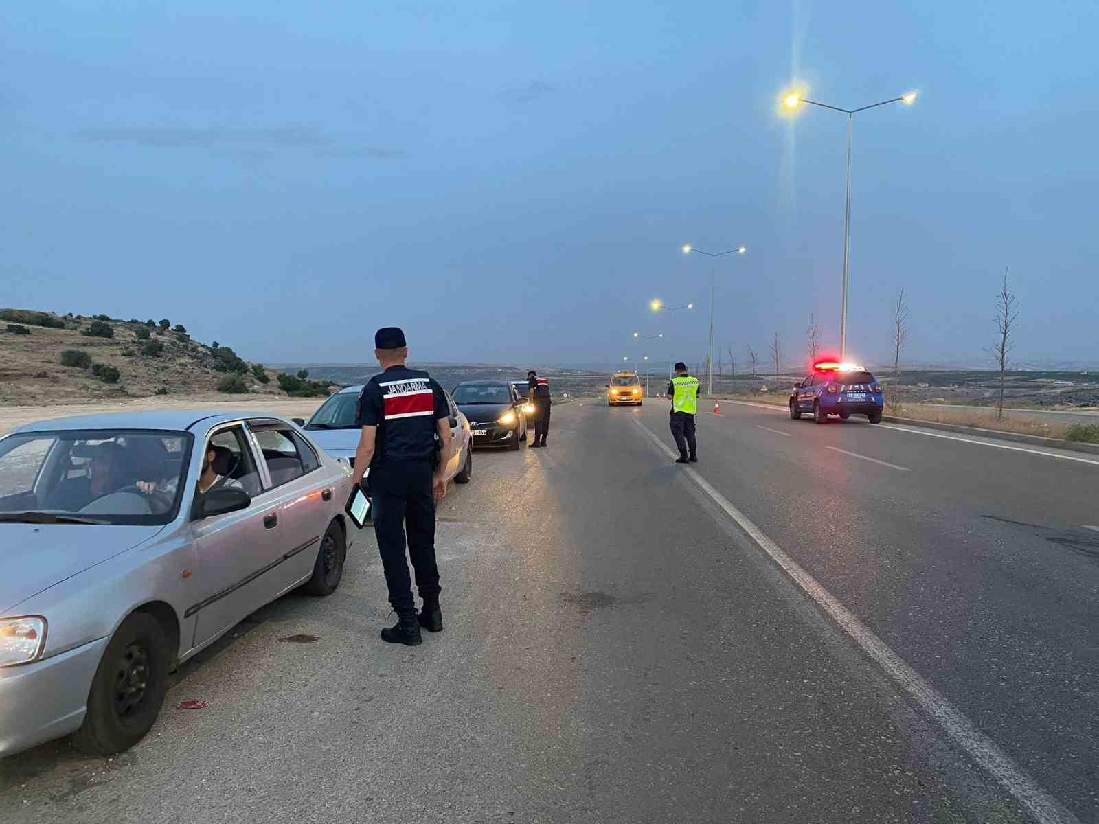 Gaziantep’te jandarma ekipleri bayram tedbirlerini yoğunlaştırdı