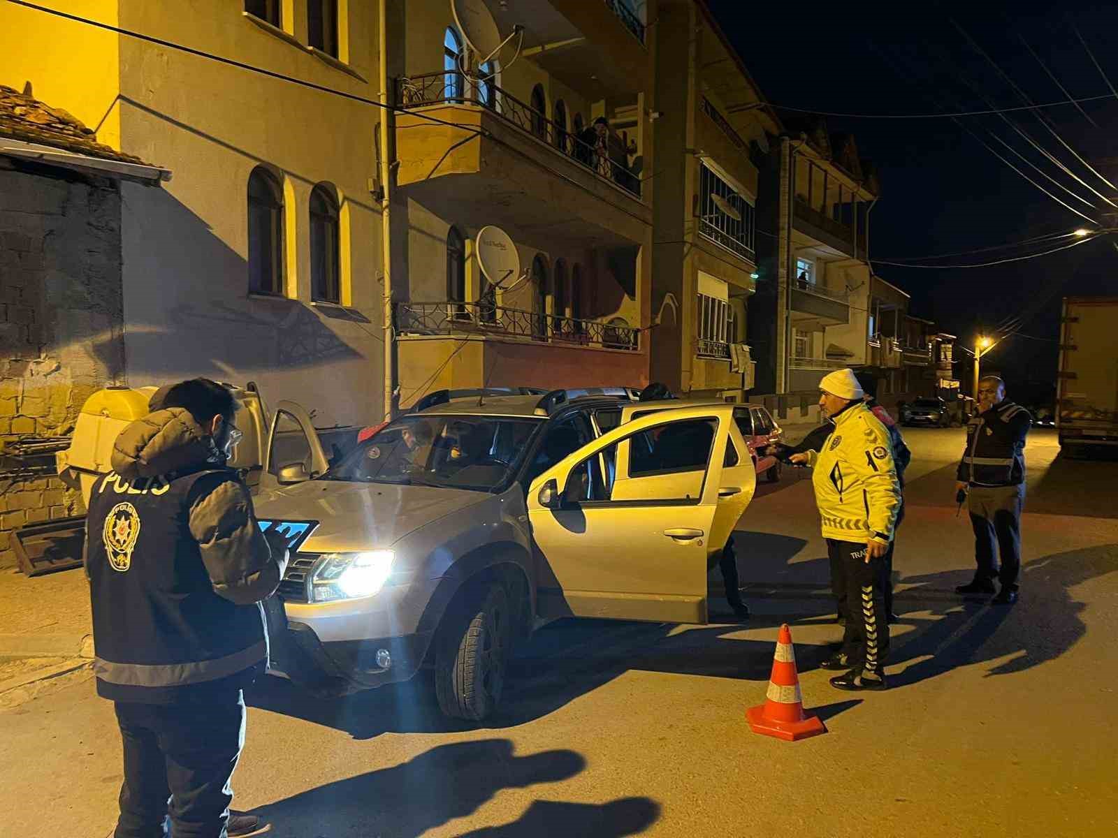 Çorum’da polis ekiplerinin şok uygulamaları sürüyor