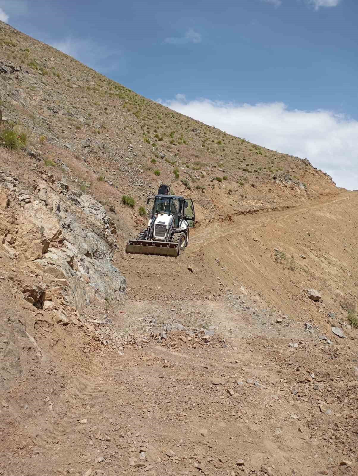 Pervari&rsquo;de arıcılar yayla yoluna kavuştu
