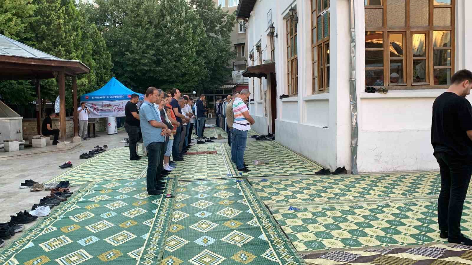 Kırklareli&rsquo;nde bayram namazı coşkuyla eda edildi

