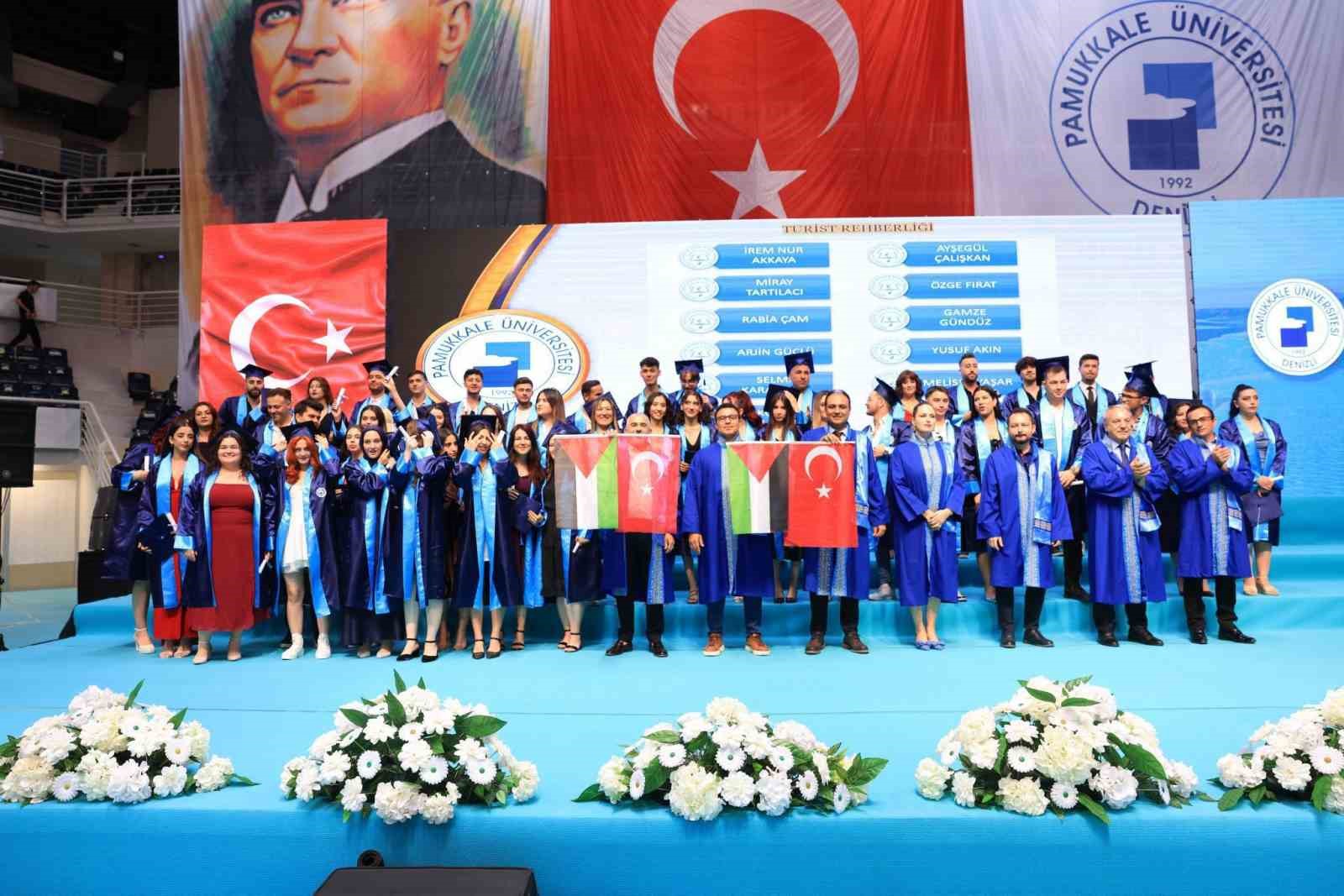 PA&Uuml; bu d&ouml;nem 7690 mezununu kariyer hayatlarına uğurladı
