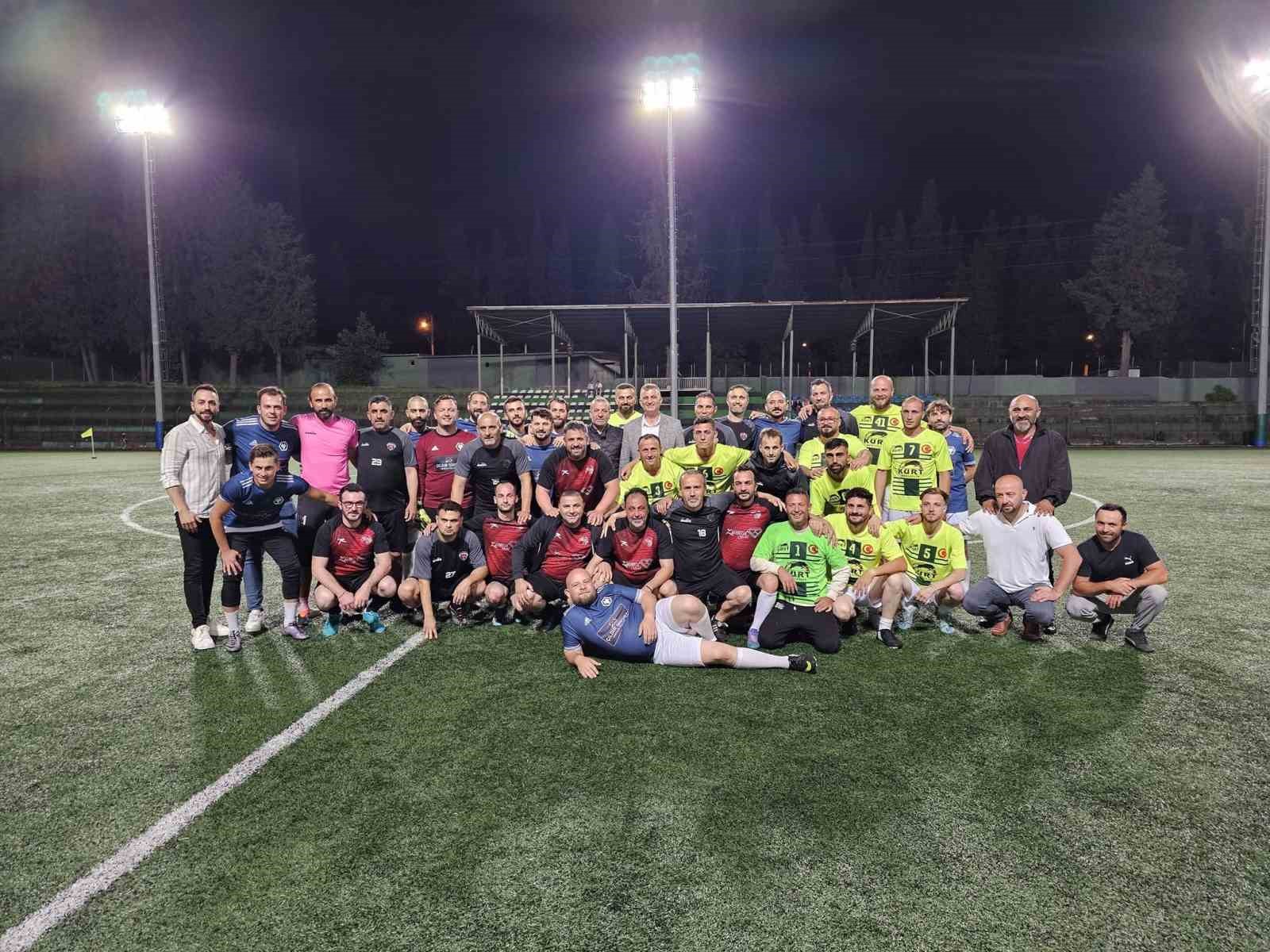 Gölcük Belediyesi 12. Birimler Arası Futbol Turnuvasında şampiyon Gençlik Spor
