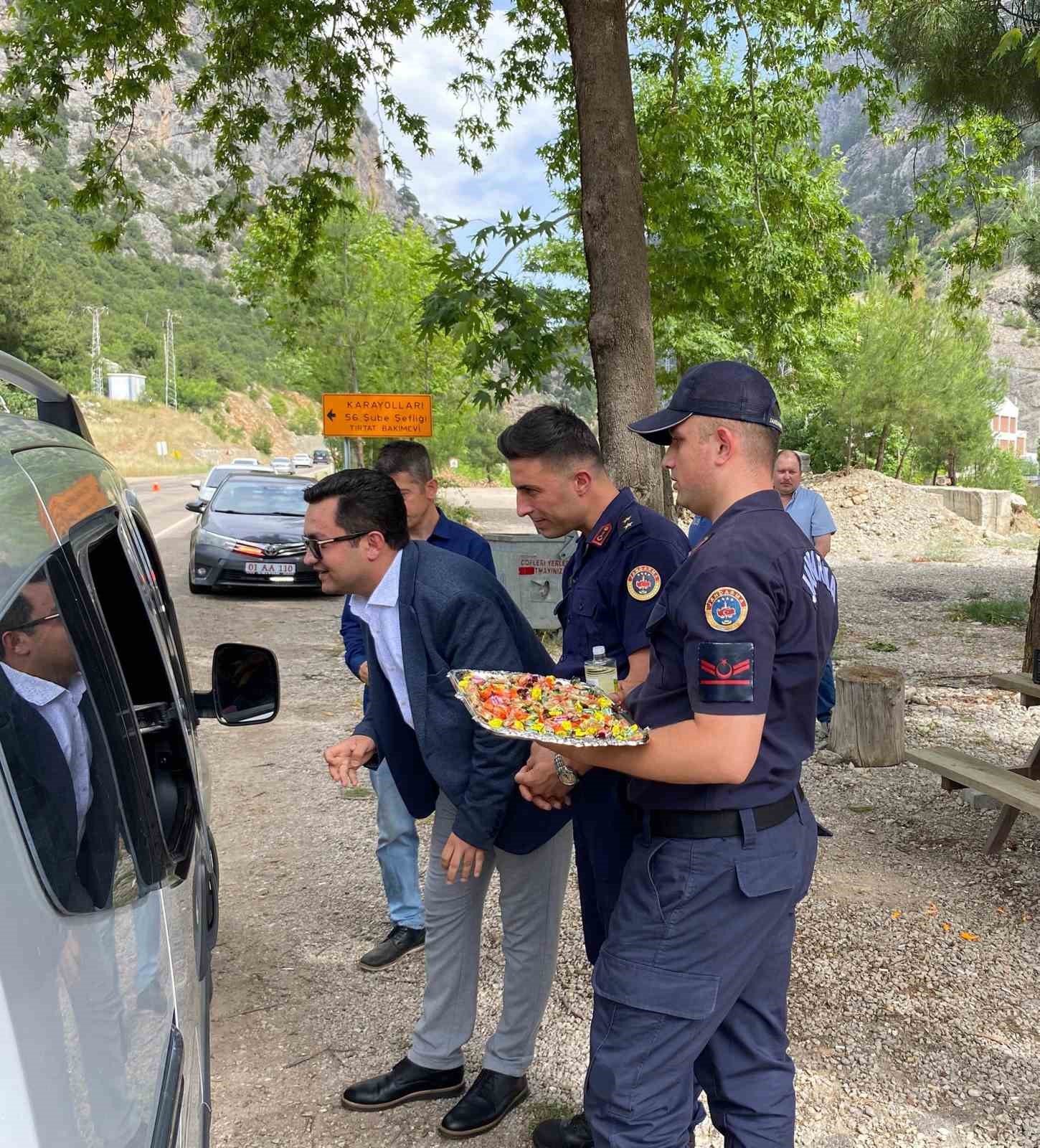 Saimbeyli ve Feke ziyaret&ccedil;i akınına uğradı
