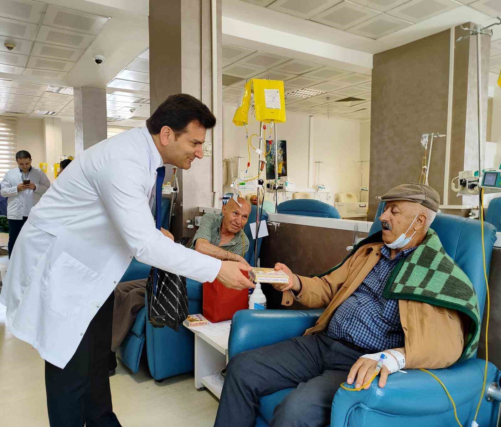 Yedikule G&ouml;ğ&uuml;s Hastalıkları ve G&ouml;ğ&uuml;s Cerrahisi Eğitim ve Araştırma Hastanesi&rsquo;nde Kurban Bayramı ve Babalar G&uuml;n&uuml; kutlandı
