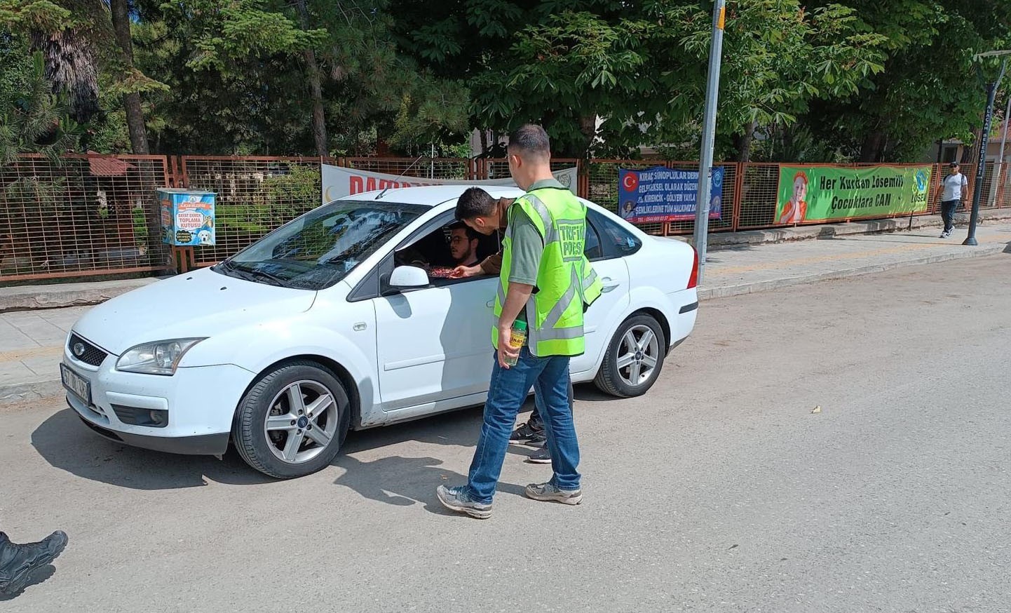 Bayram şekeri polisten