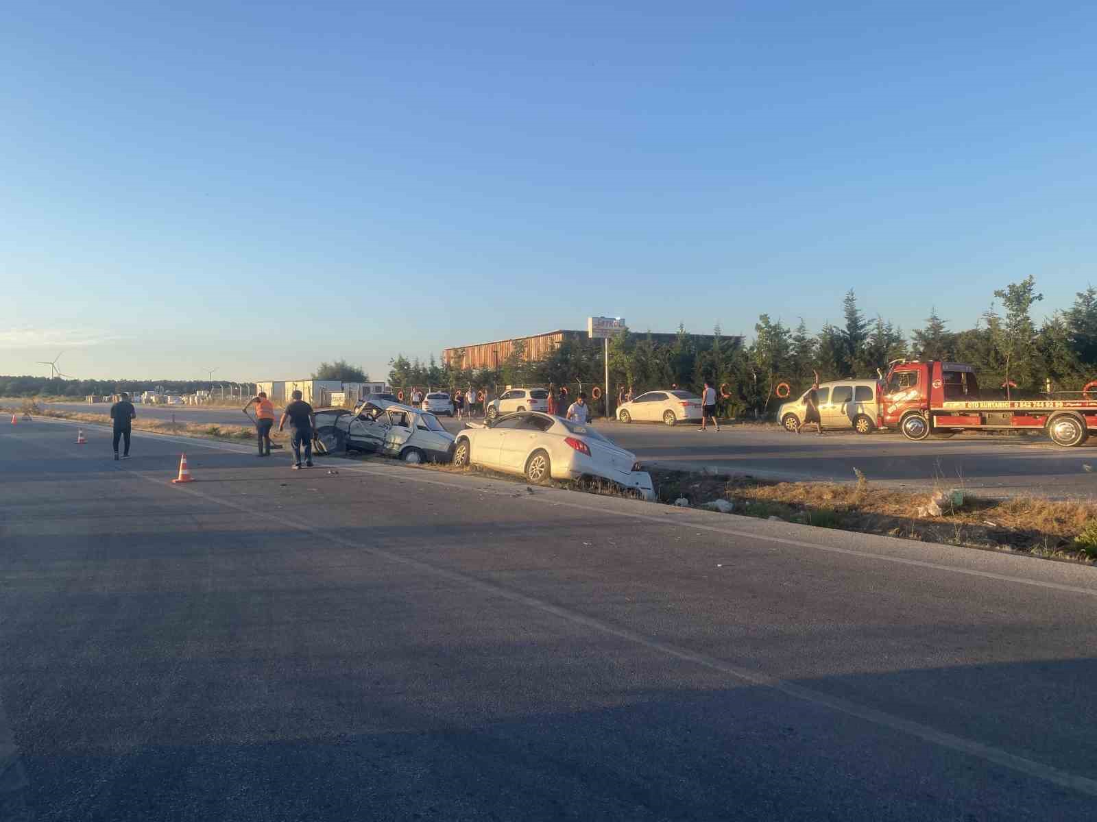 Ayvacık&rsquo;ta iki otomobil &ccedil;arpıştı: 1 yaralı
