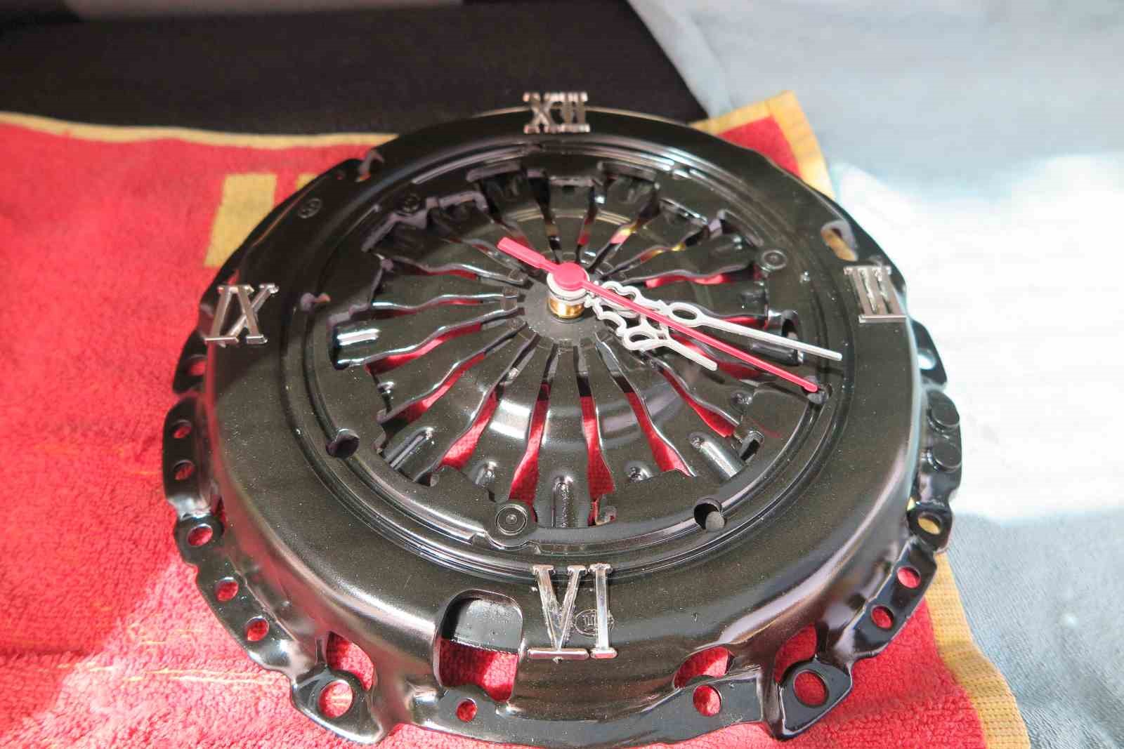 Atık baskı balatalarını saat olarak geri d&ouml;n&uuml;şt&uuml;r&uuml;yor
