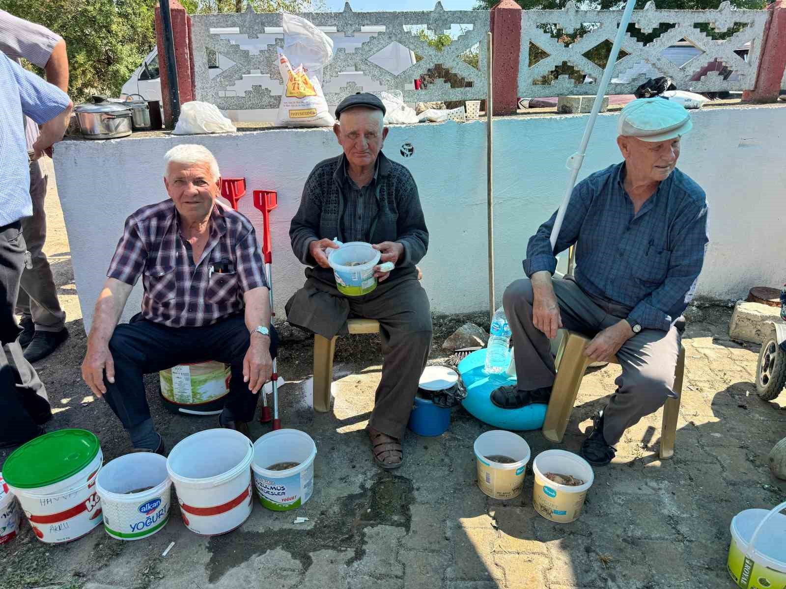 Bu k&ouml;yde kurban eti girmeyen ev kalmıyor
