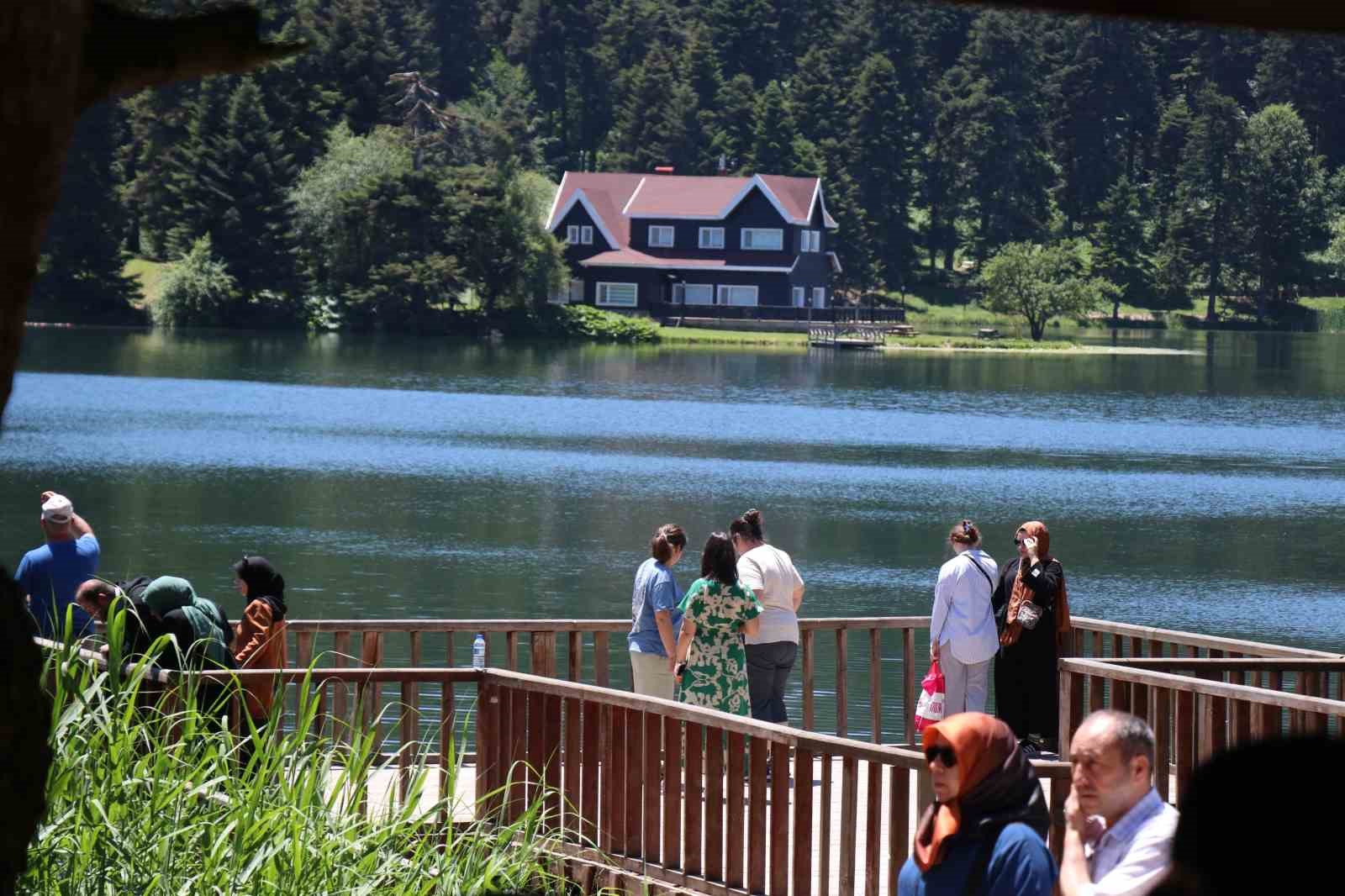 Tatilciler, Bolu’nun doğa harikasına akın etti
