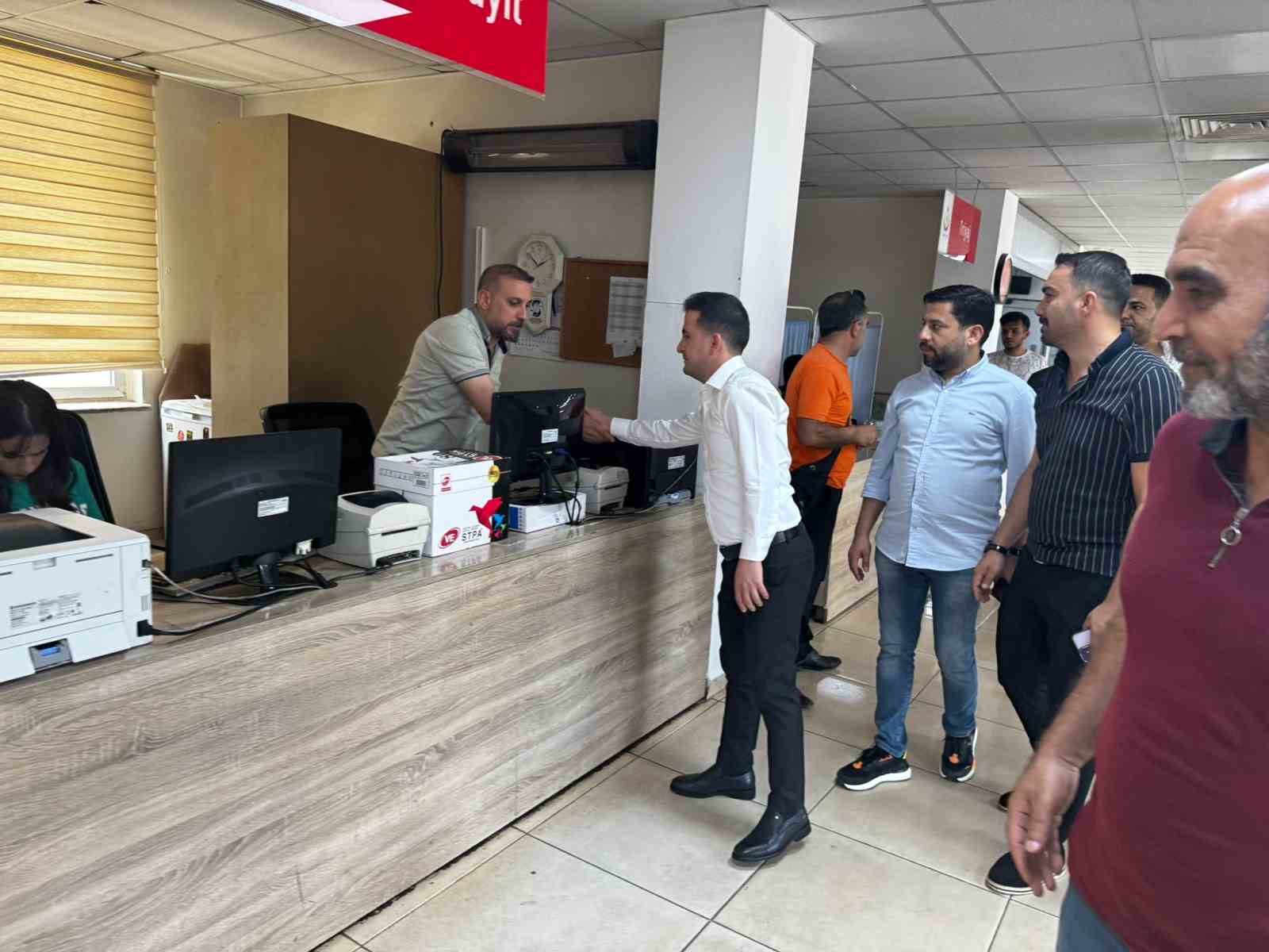 Ak&uuml;z&uuml;m sağlık&ccedil;ılarla bayramlaştı
