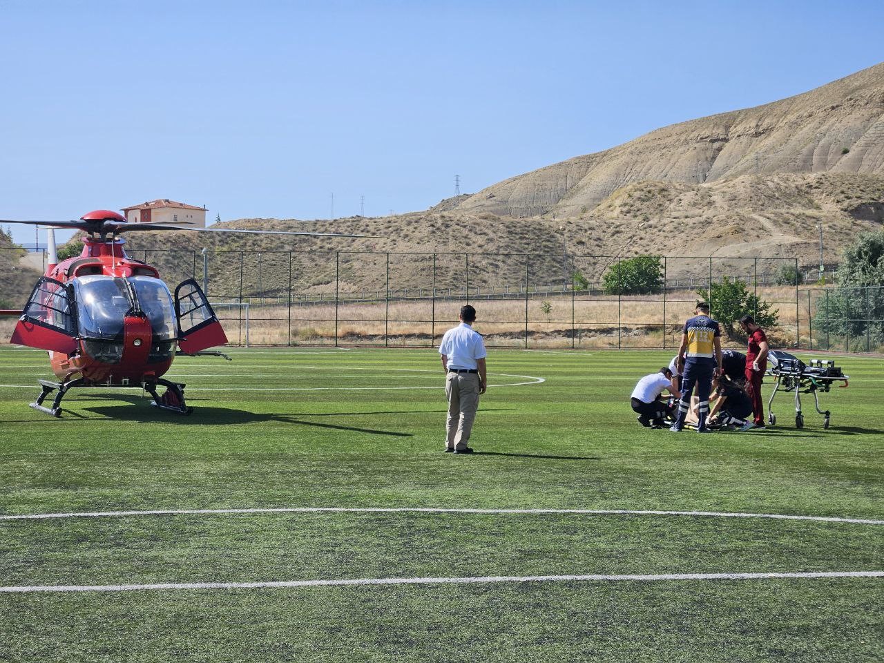 Kalp krizi geiren hasta, ambulans helikopter ile hastaneye kaldrld
