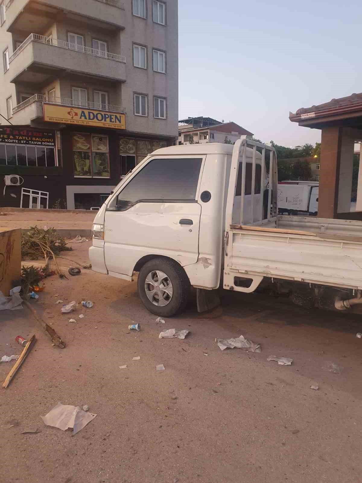Otomobil taklalar atarak karşı şeride geçti