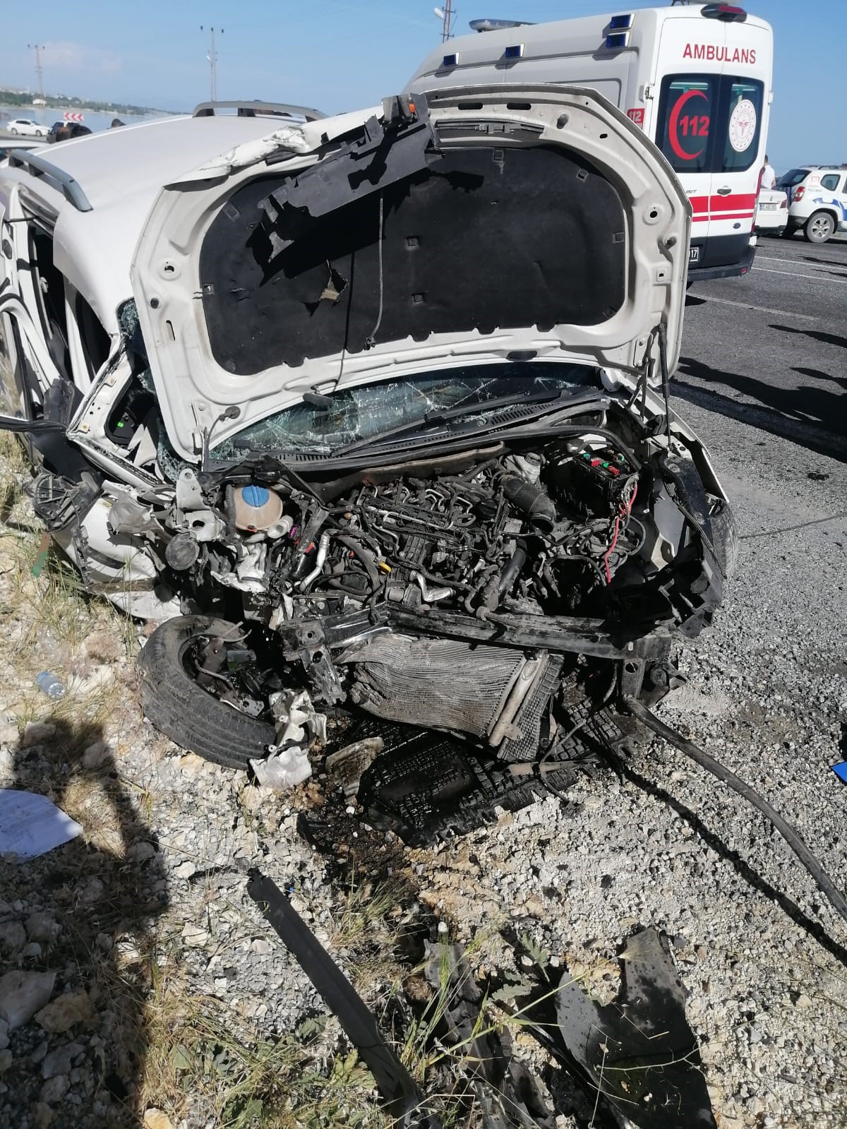 İki aracın &ccedil;arpıştığı kazada AK Parti Belde Başkanı hayatını kaybetti
