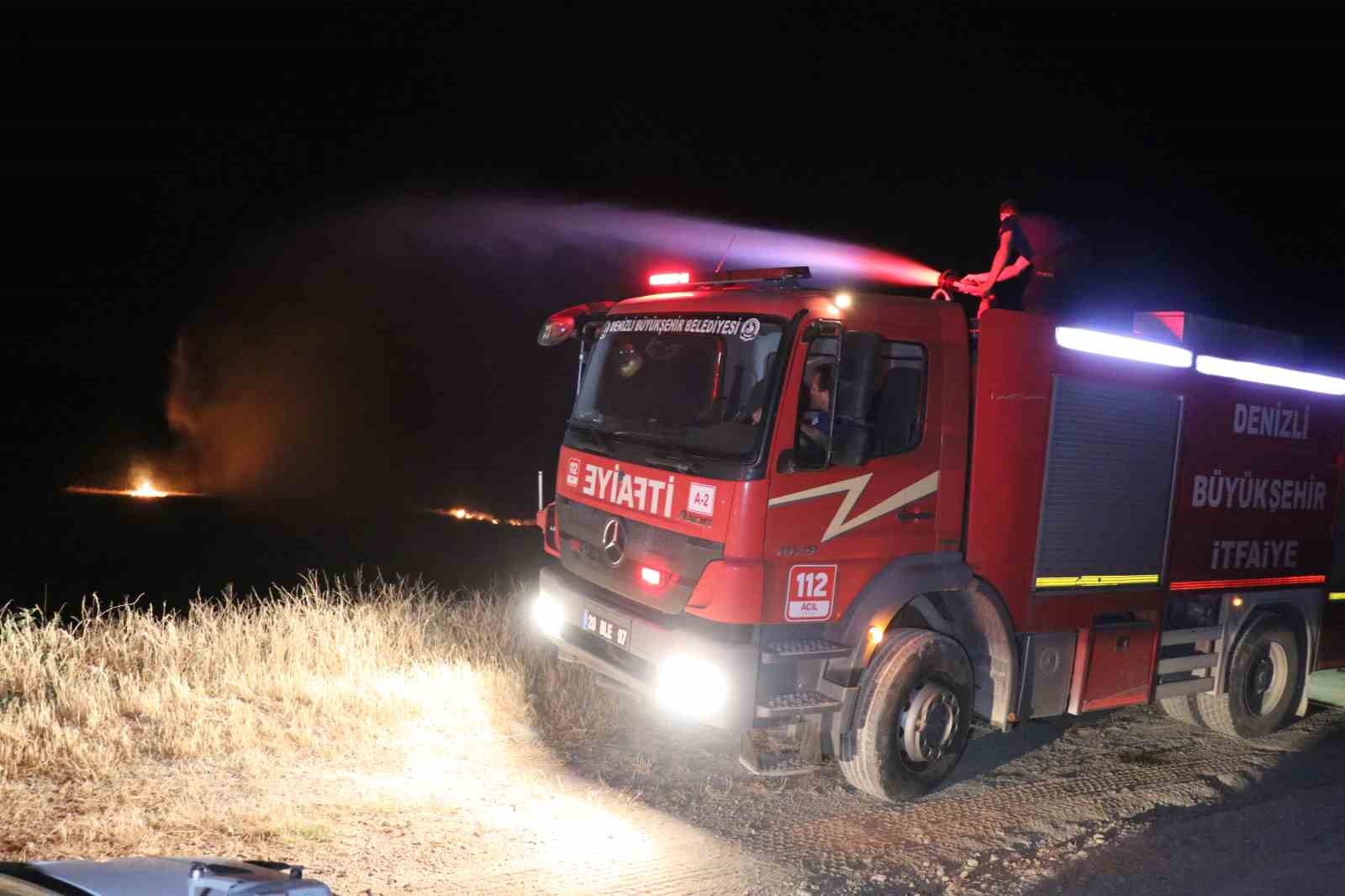 Boş arazide başlayan yangın 8 saattir sürüyor