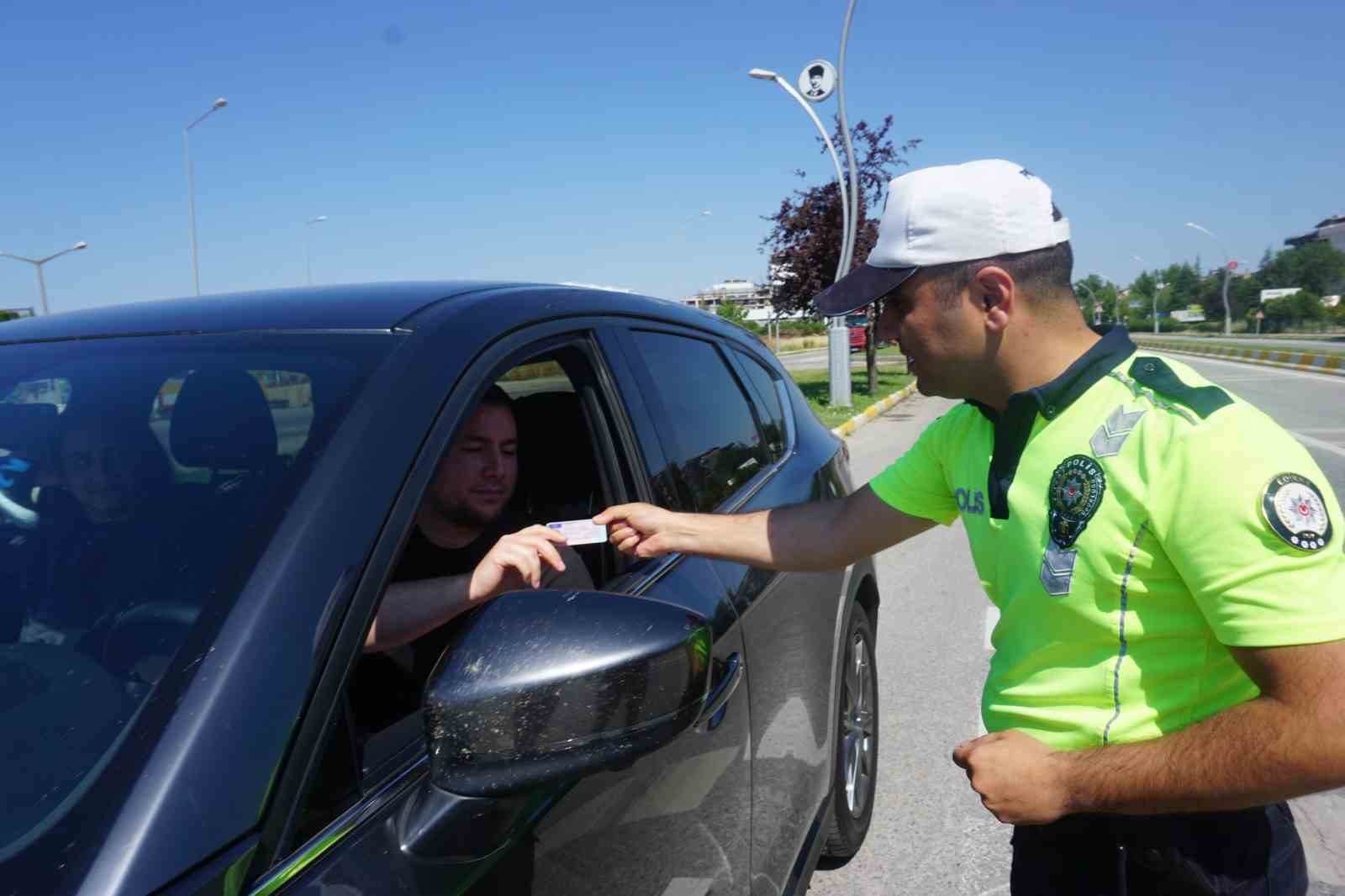 Polis ekiplerinden dron destekli bayram denetimi