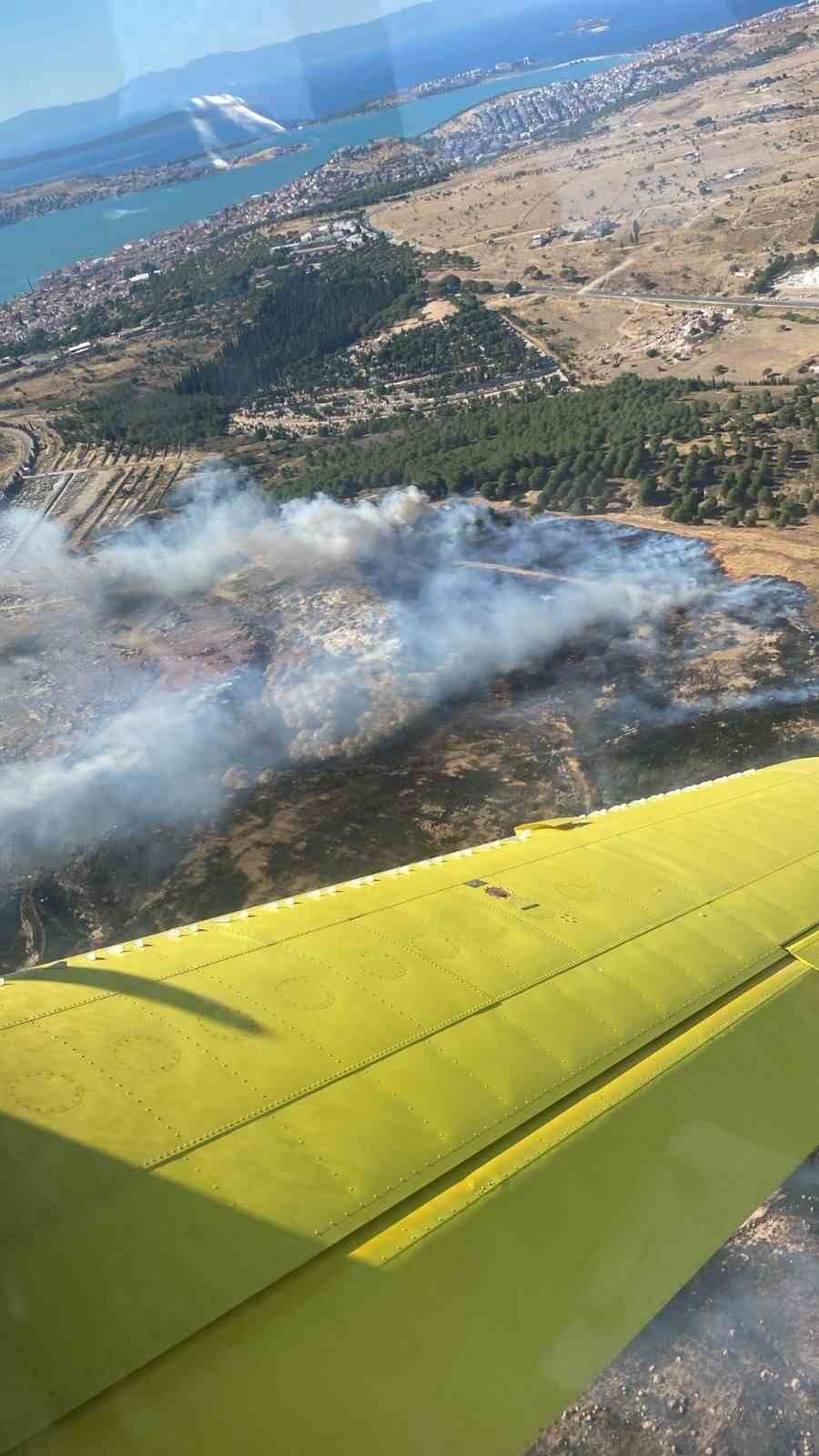 Ayvalık&rsquo;taki yangına havadan ve karadan m&uuml;dahale devam ediyor
