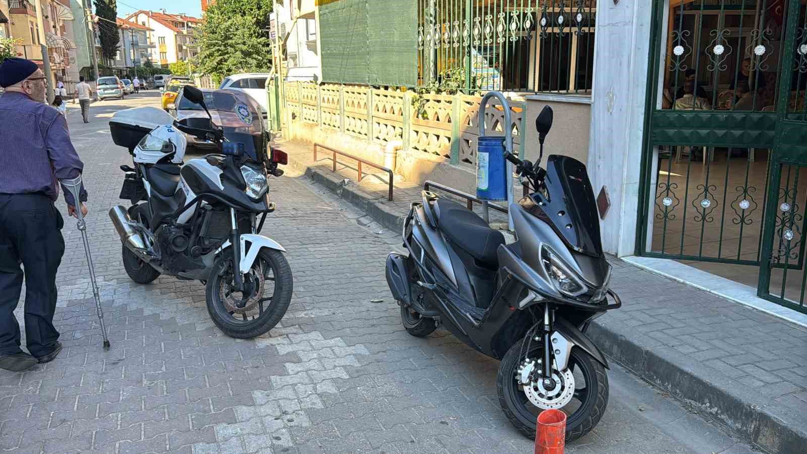 Dur ihtarına uymadı, namaz kılma bahanesiyle camiden kaçtı
