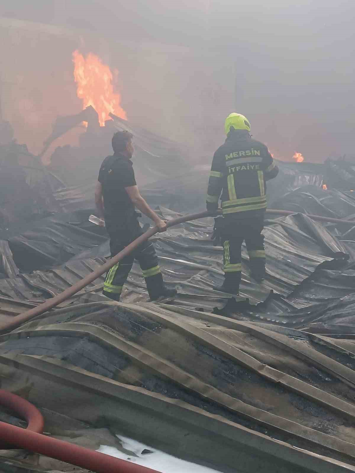 Mersin’de geri dönüşüm tesisinde yangın
