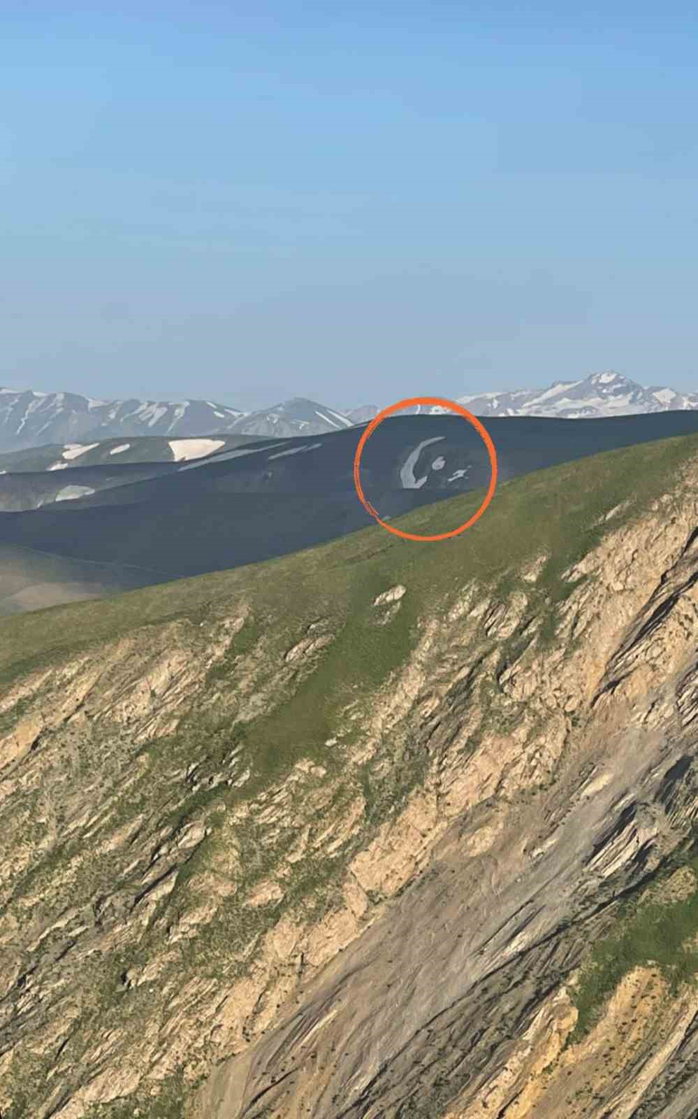 Kardan ay ve yıldız g&ouml;rseli
