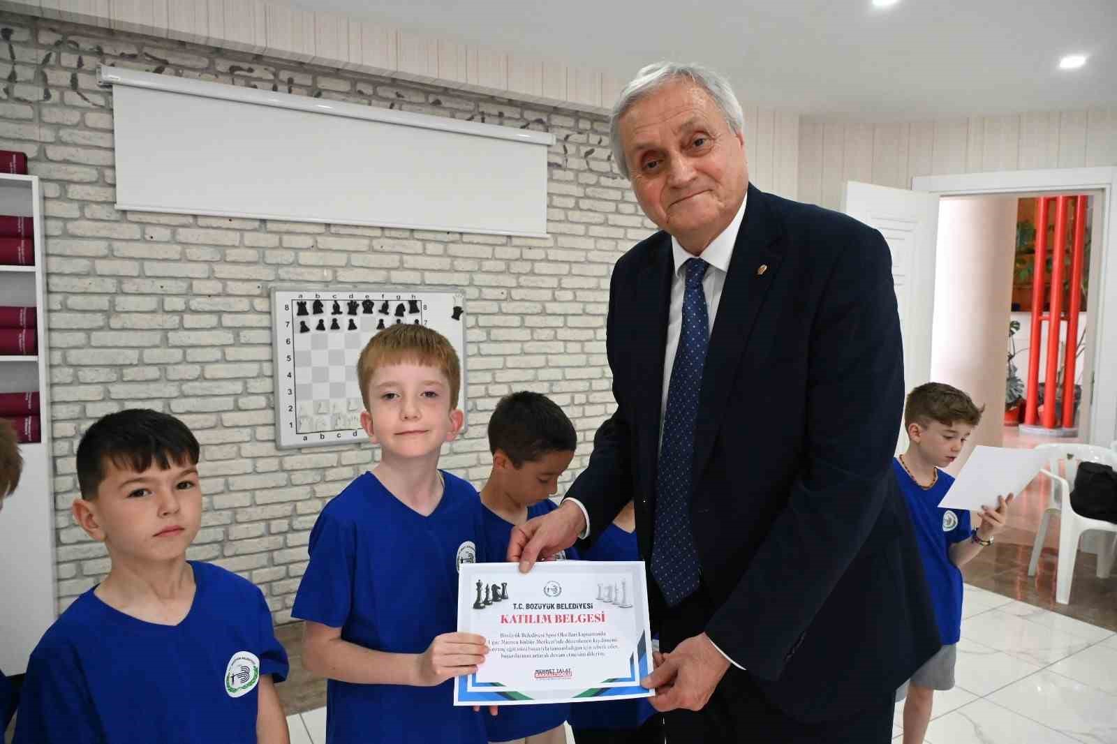 Satran&ccedil; eğitimlerini başarıyla tamamladılar
