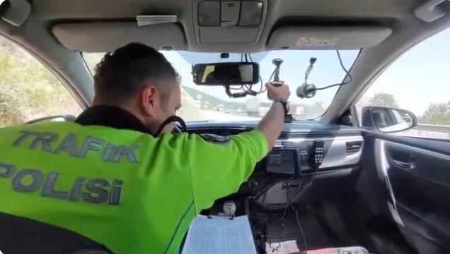 14 ara&ccedil; ve s&uuml;r&uuml;c&uuml;s&uuml;ne hız sınırından ceza
