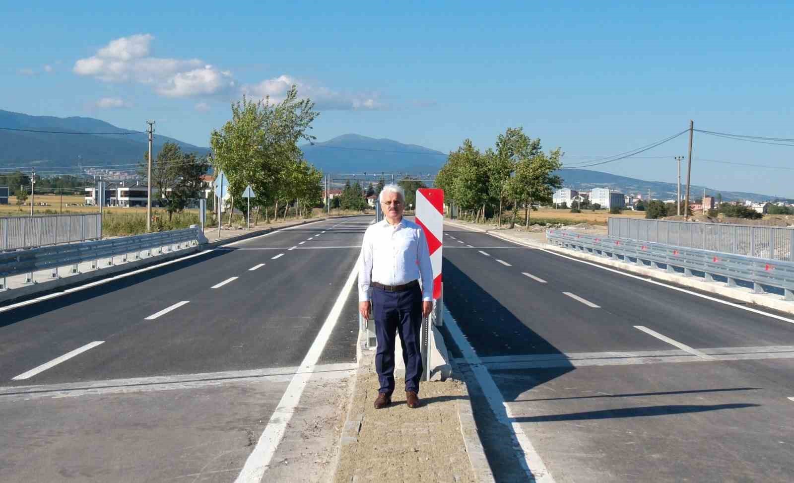 4 aydır kapalı olan yol, trafiğe a&ccedil;ıldı
