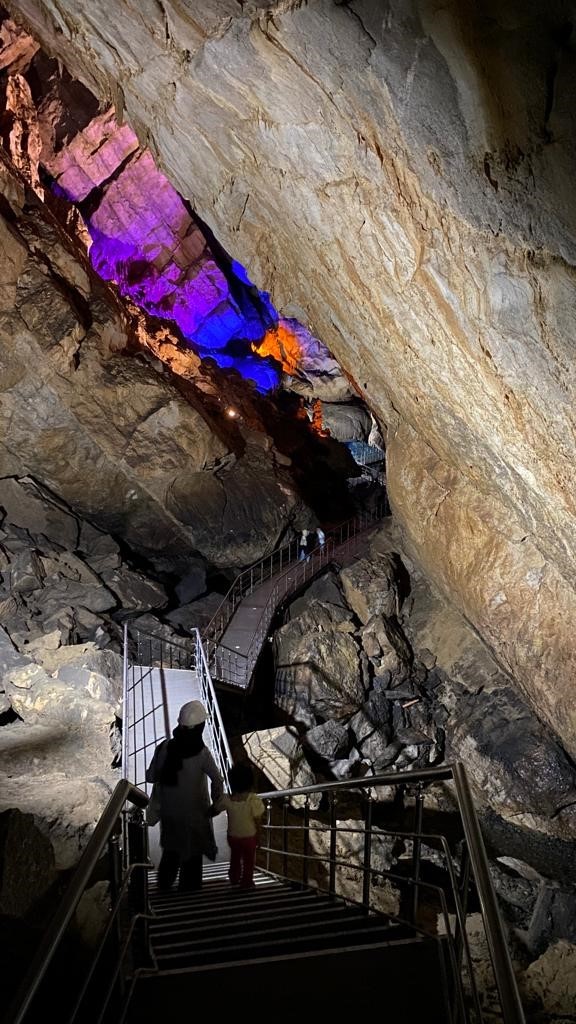 G&ouml;kg&ouml;l Mağarası bayramda ziyaret&ccedil;i akınına uğradı
