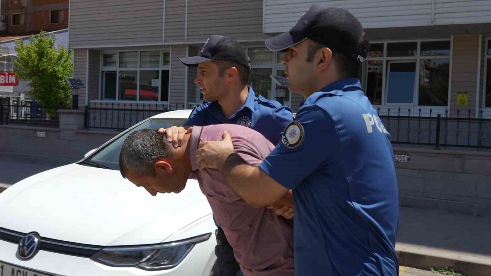 Polise şiddet g&ouml;steren alkoll&uuml; şahıs adliyeye sevk edildi
