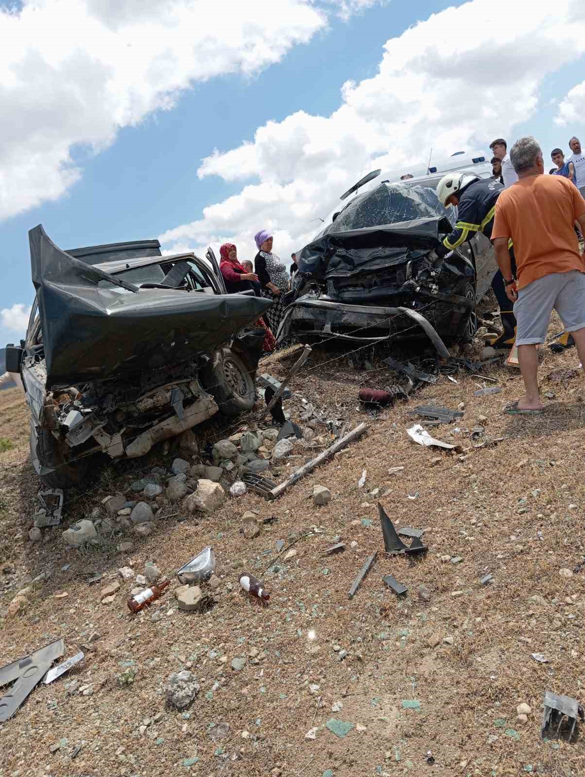 Sinop’ta iki otomobil çarpıştı: 5 yaralı