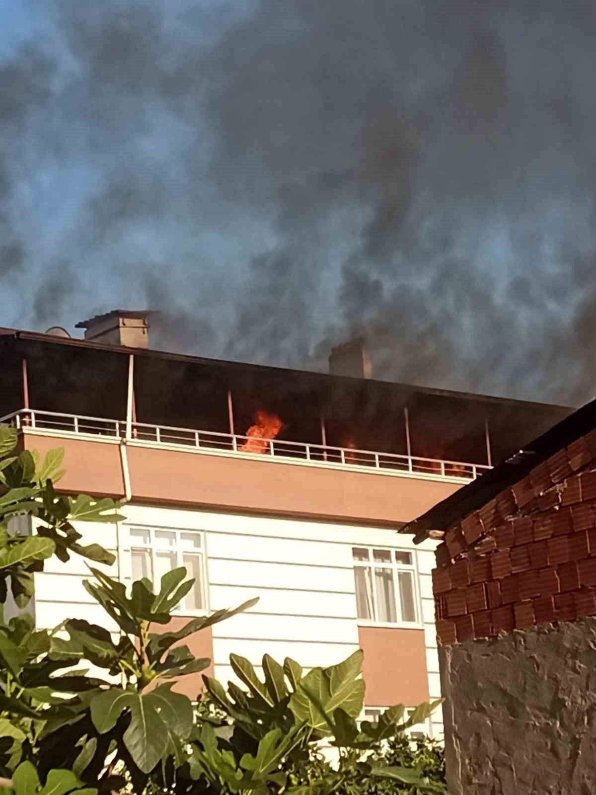 Samsun’da çatı katında korkutan yangın