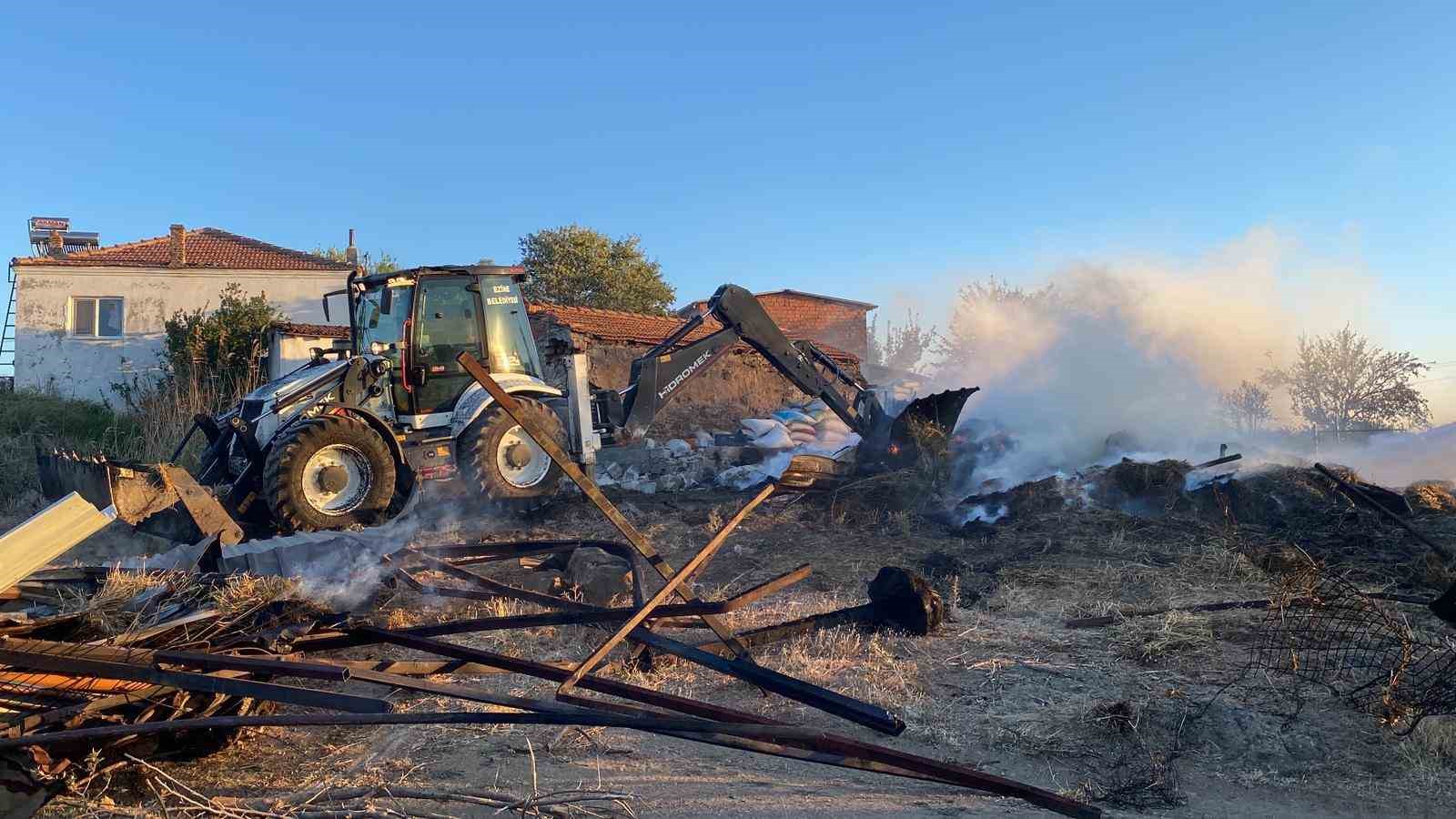 &Ccedil;anakkale&rsquo;de boşaltılan k&ouml;ylerdeki bazı evler yandı
