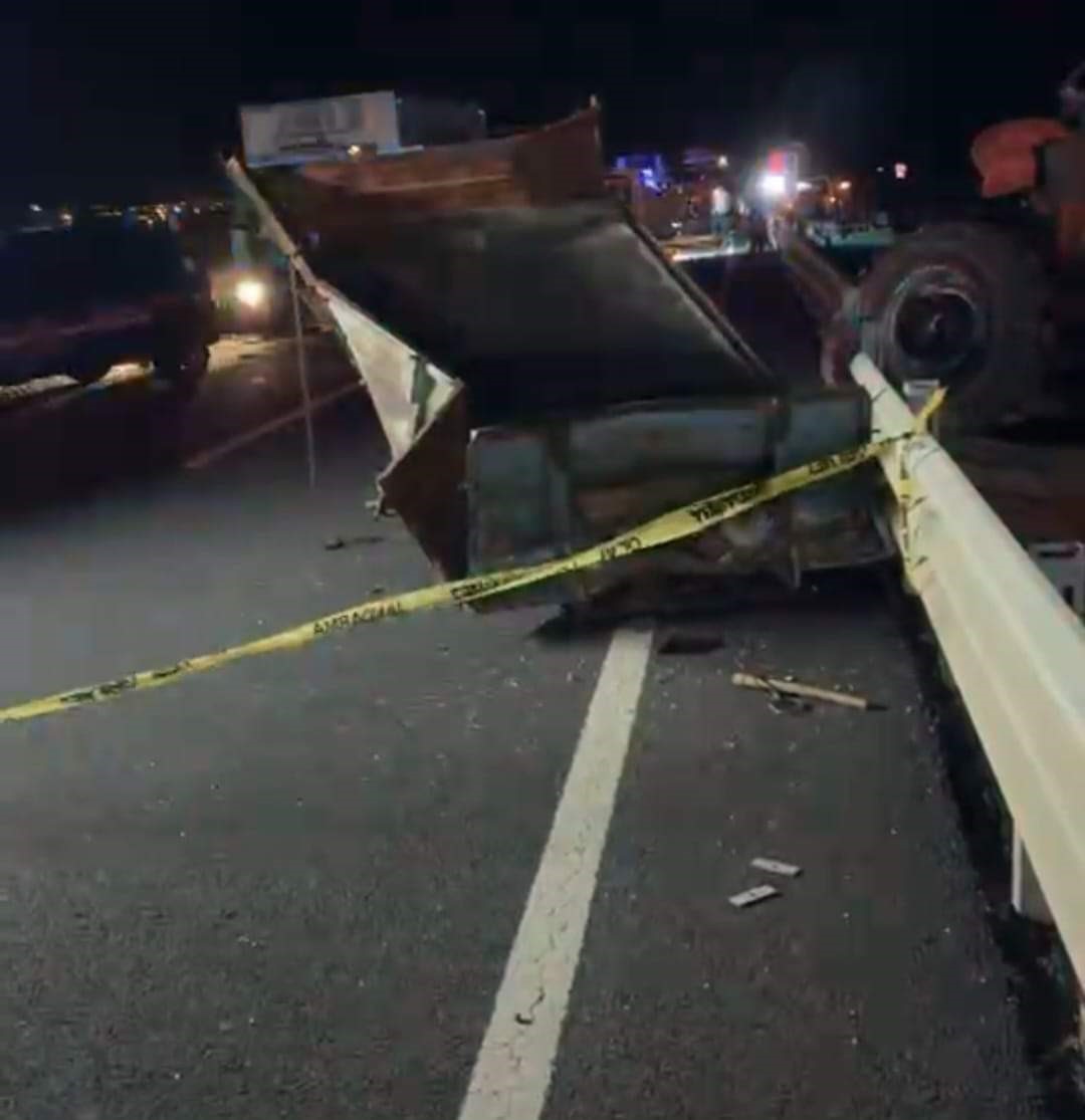 Şerefliko&ccedil;hisar&rsquo;da kazaya m&uuml;dahale eden jandarma aracına minib&uuml;s &ccedil;arptı: 1 &ouml;l&uuml;, 4 yaralı
