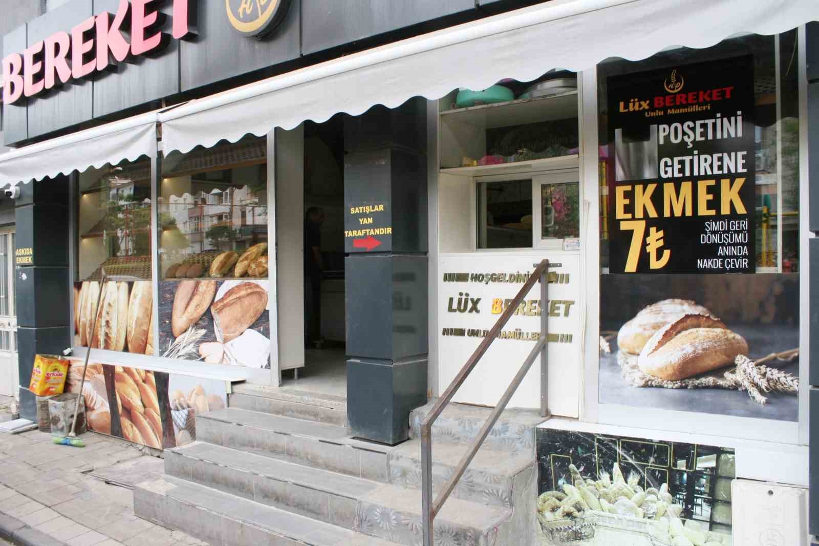 Bilecik’te bir fırıncı, kendi poşetini getirene ekmeği 1 TL indirimli veriyor