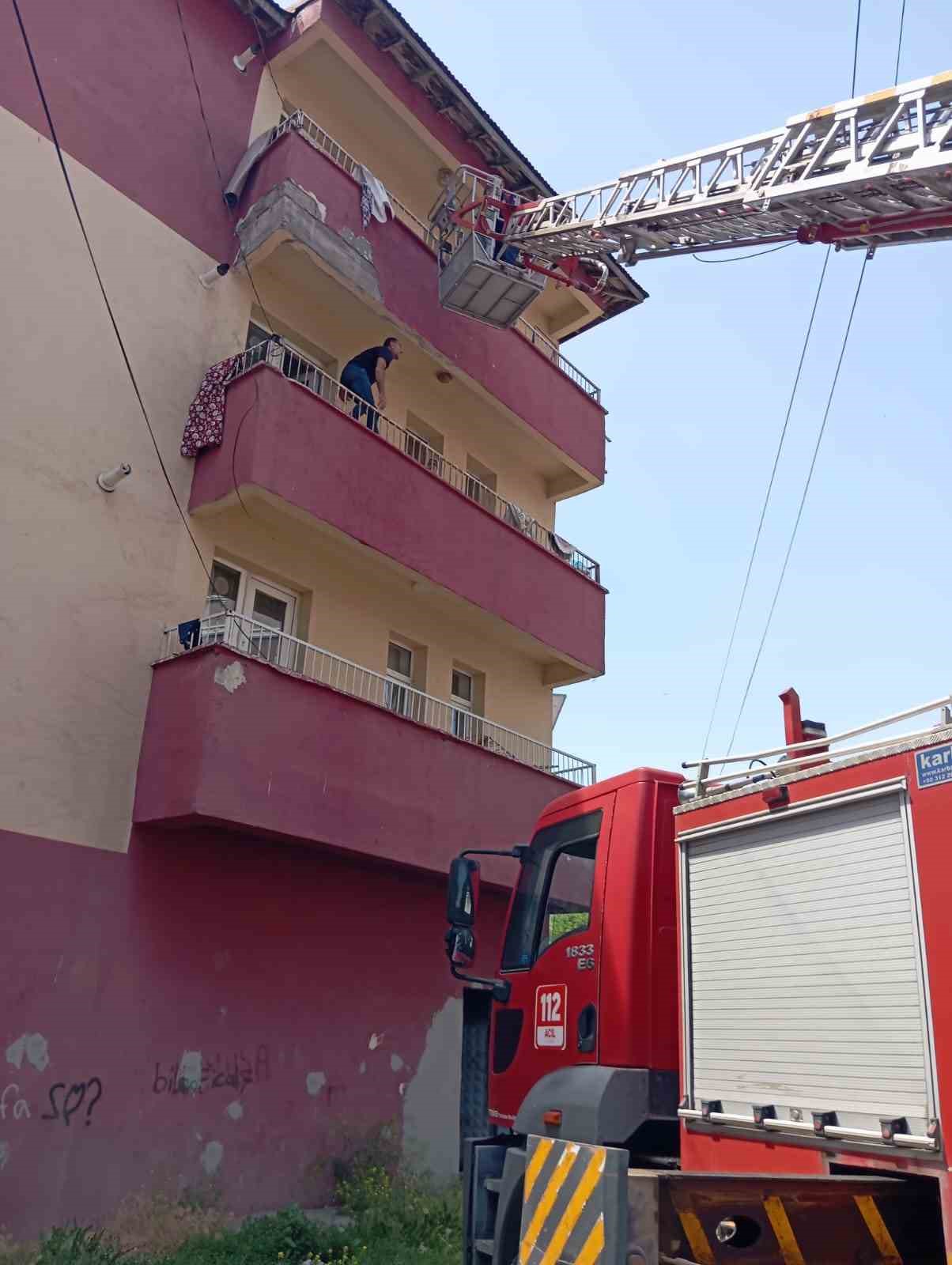 Ağrı’da iki mahallede yangın korkusu yaşandı
