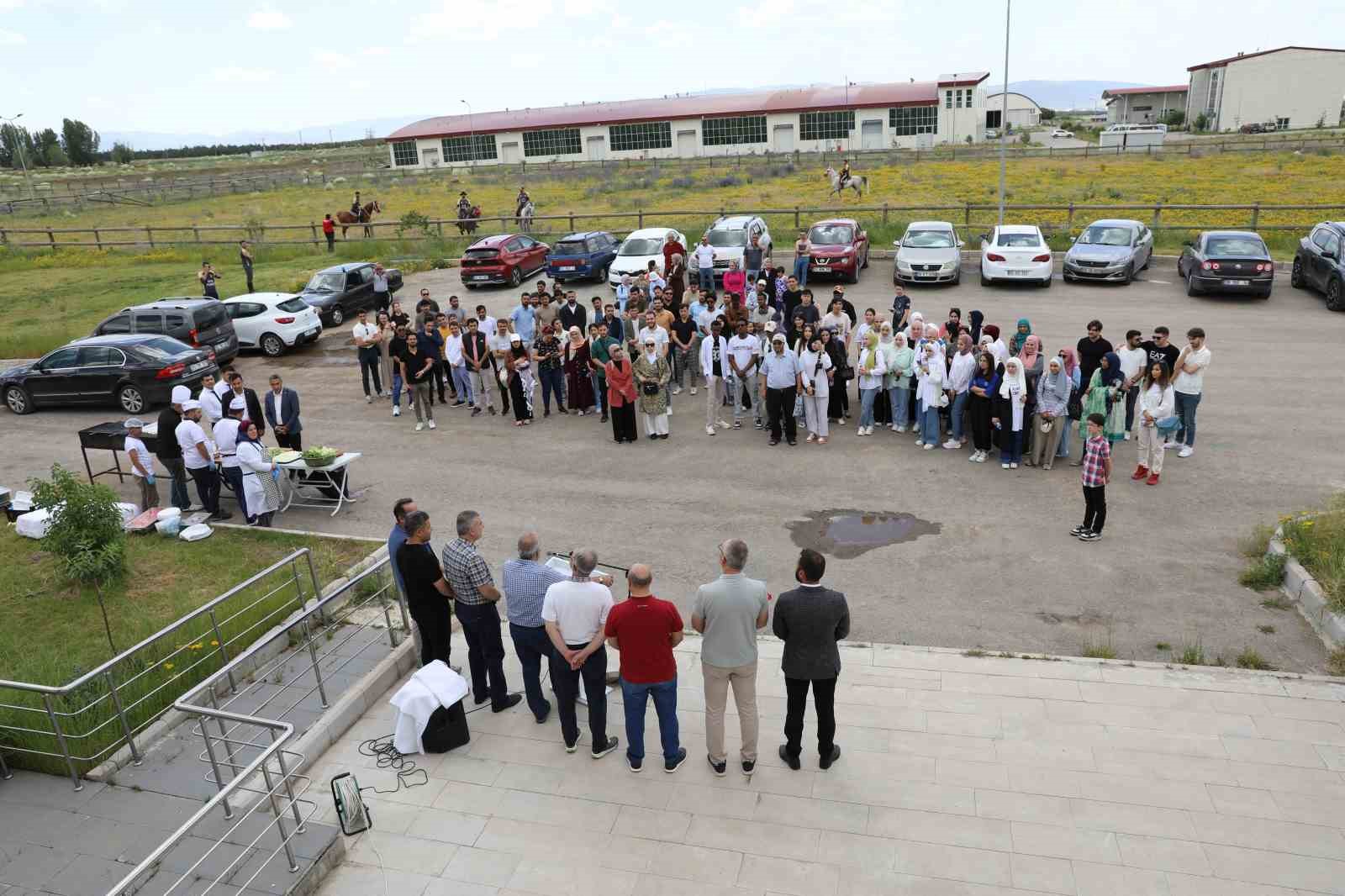 &Ouml;ğrenciler, binicilik deneyimini manej alanında yaşadı
