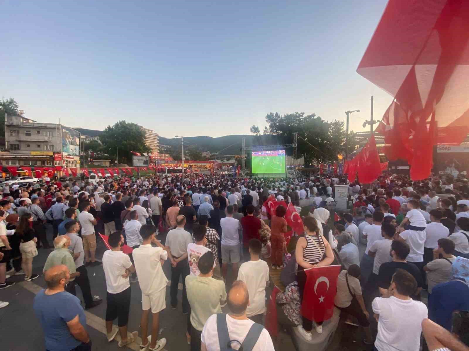 Bursa’da milli heyecan dev ekrandan izlenecek