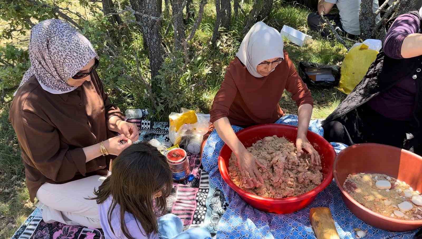 Karakocalı yaz şenliğinde köylüler doyasıya eğlendi